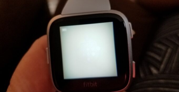 Fitbit Versa Screen Not Working: Causes & How to Fix