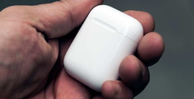 AirPods Case Not Charging: Causes & How to Fix