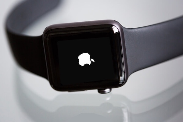 apple watch keeps showing apple logo